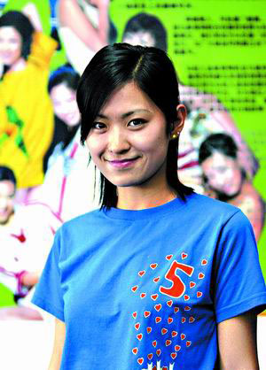 2004欧锦赛足球宝贝评选候选人 黄袁园